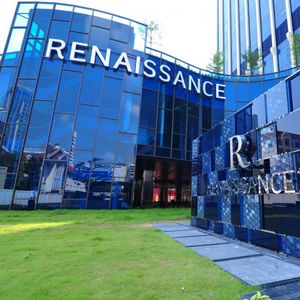 mur-rideau en panneaux
