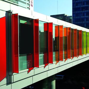 brise-soleil en verre / pour façade / vertical / orientable