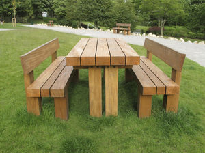 table de pique-nique contemporaine