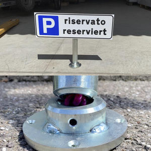 mât pour signalisation routière