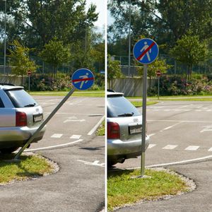 panneau de signalisation routière sur pied