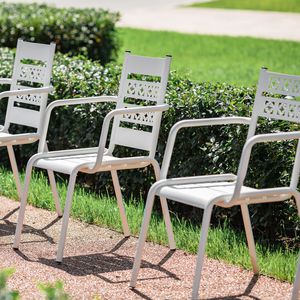 chaise contemporaine / avec accoudoirs / en acier à revêtement par poudre / d'extérieur