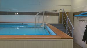 piscine hors-sol / en inox / pour centre de bien-être / d'intérieur