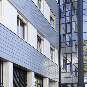 plaquette de parement en matériaux composites