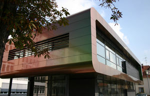 bardage en composite / en aluminium / réfléchissant / en panneaux