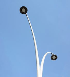 lampadaire urbain / contemporain / en polyester / en fonte d'aluminium
