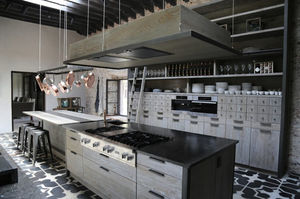 cuisine contemporaine / en chêne / en pierre / avec îlot