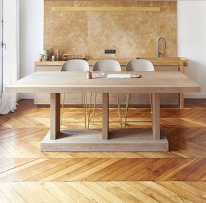 table à manger contemporaine / en chêne / avec piètement en chêne / rectangulaire