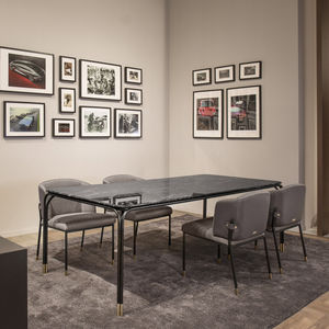 table à manger contemporaine / en marbre / avec piètement en métal laqué / rectangulaire