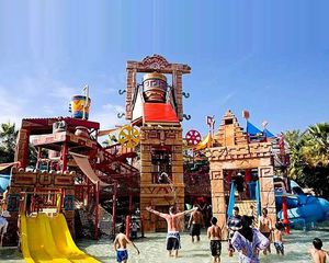 structure de jeu pour parc aquatique