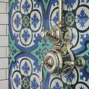 mélangeur pour douche / mural / en métal / thermostatique