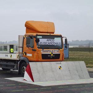 obstacle escamotable road-blocker