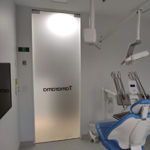système à galandage pour porte coulissante en verre