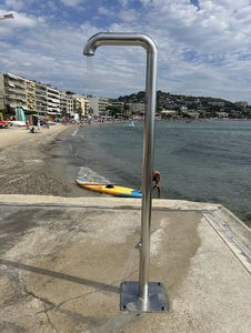 douche d'extérieur de piscine