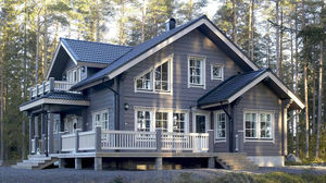 maison en bois massif empilé
