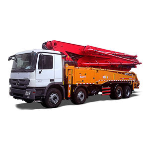 pompe à béton montée sur camion