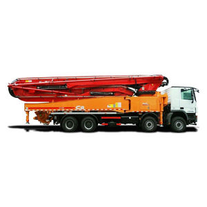 pompe à béton montée sur camion 1