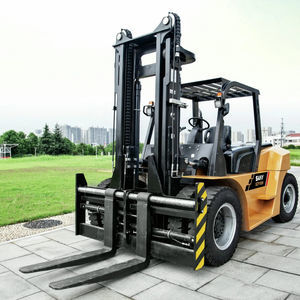 chariot élévateur pour chantier 1