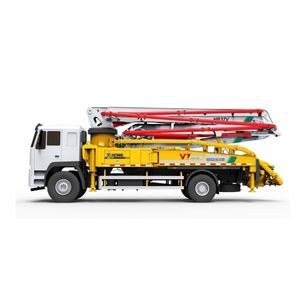 pompe à béton montée sur camion