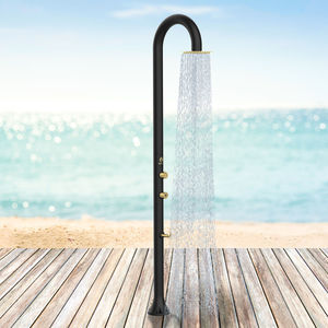 douche d'extérieur de piscine