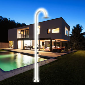 douche d'extérieur de piscine