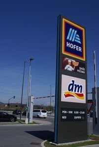 enseigne commerciale sur pied
