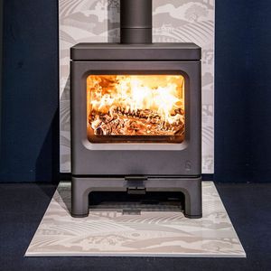 poêle à bois / en fonte / contemporain / 7 kW