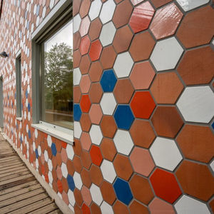 mural en carreaux de terre cuite