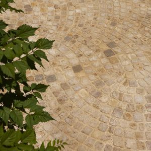pavé en pierre naturelle / carrossable / en matières recyclées
