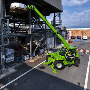 chariot élévateur télescopique de chargement 1