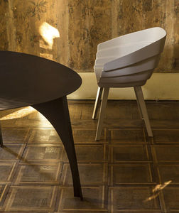 chaise contemporaine / avec accoudoirs / empilable / cantilever