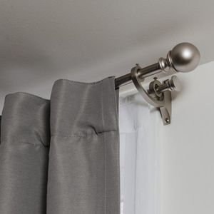 tringle à rideaux en métal 1