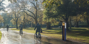 station de réparation de vélos en inox