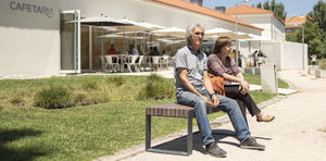 banc public en métal