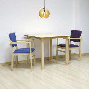 table contemporaine