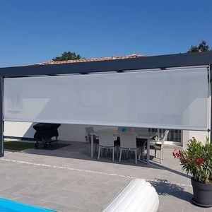store enrouleur vertical