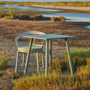 chaise de jardin contemporaine