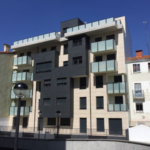 système de façade en pierre naturelle