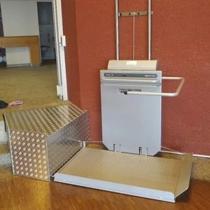 plateforme élévatrice pour personnes à mobilité réduite