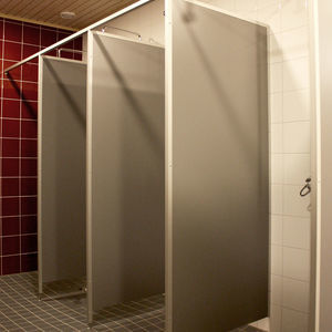 cloison pour sanitaire en stratifié haute pression