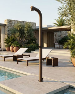 douche d'extérieur de piscine