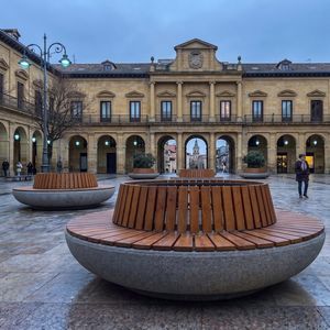 banc public contemporain
