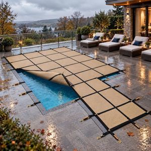 couverture de piscine à oeillets