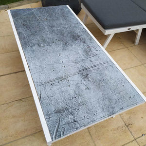 table contemporaine
