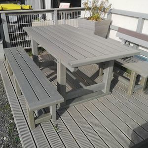 ensemble table et bancs contemporain