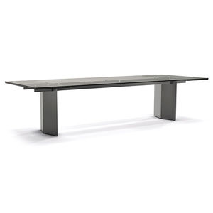 table avec piètement en acier