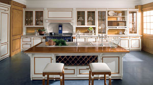 cuisine de style / en bois massif / avec îlot / laquée