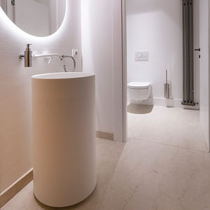 vasque sur pied / ronde / en bois laqué / contemporaine