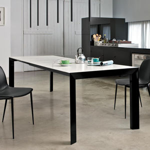 table contemporaine