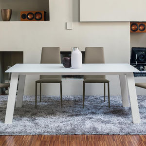 table contemporaine